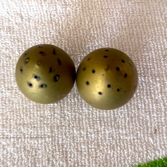 1930s Vintage Brass Handcrafted Salt and Pepper Sprinkler Rare - Picture 2 of 2